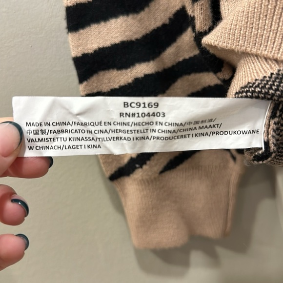 J.O.A Women's Zebra Stripe Crewneck Long Sleeve Sweater Size S in Black/Tan - Picture 5 of 6